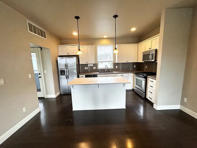 14439 SW Meridian St — Photo 3