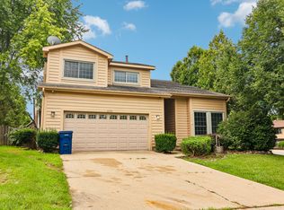 4399 Bluebird Ct, Gurnee, IL 60031