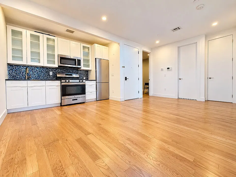 907 Broadway #3R