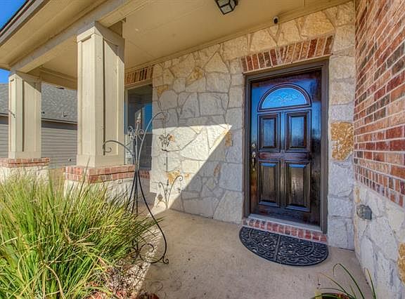 2nd image of 5932 Pescia St