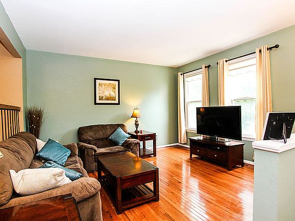 3rd image of 12 Meadow Grass Ct
