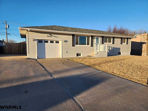 3rd image of 2400 Arroyo Rd