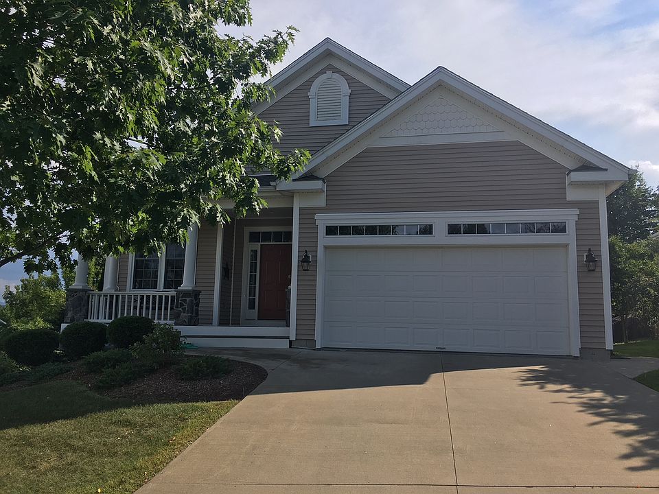 1st image of 25 Fieldstone Dr