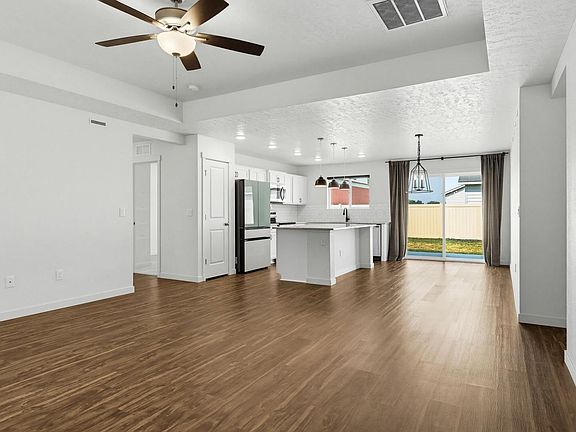 4th image of 2937 N Rapid Creek Way