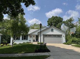 2600 Oakcrest Dr, Waukesha, WI 53188