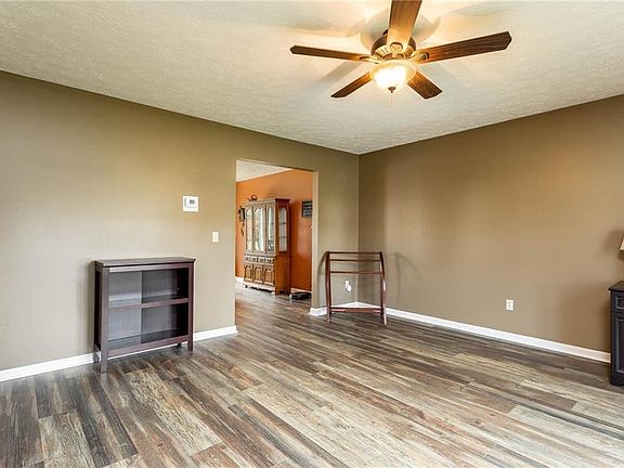 3rd image of 5961 Sandelwood Ave