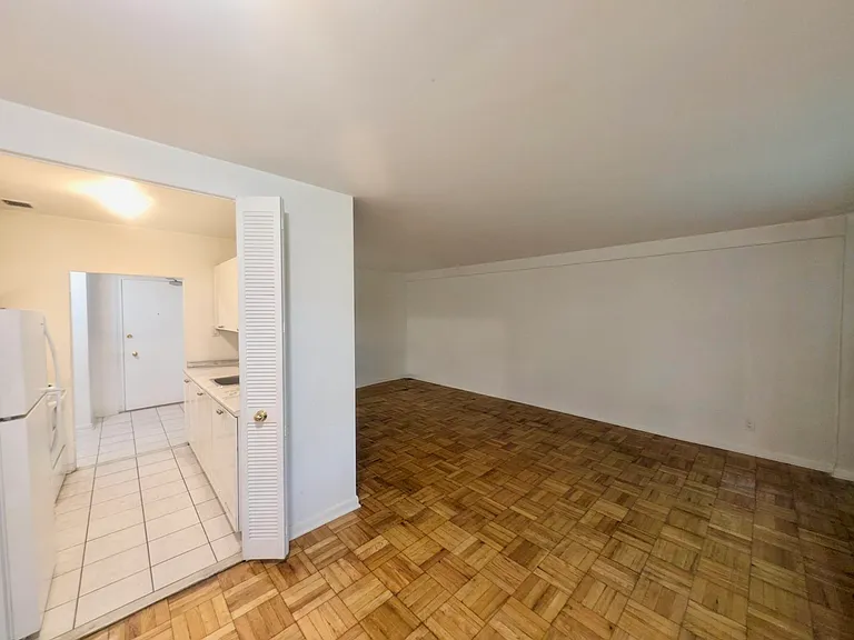 1603 Bathurst St — Photo 19