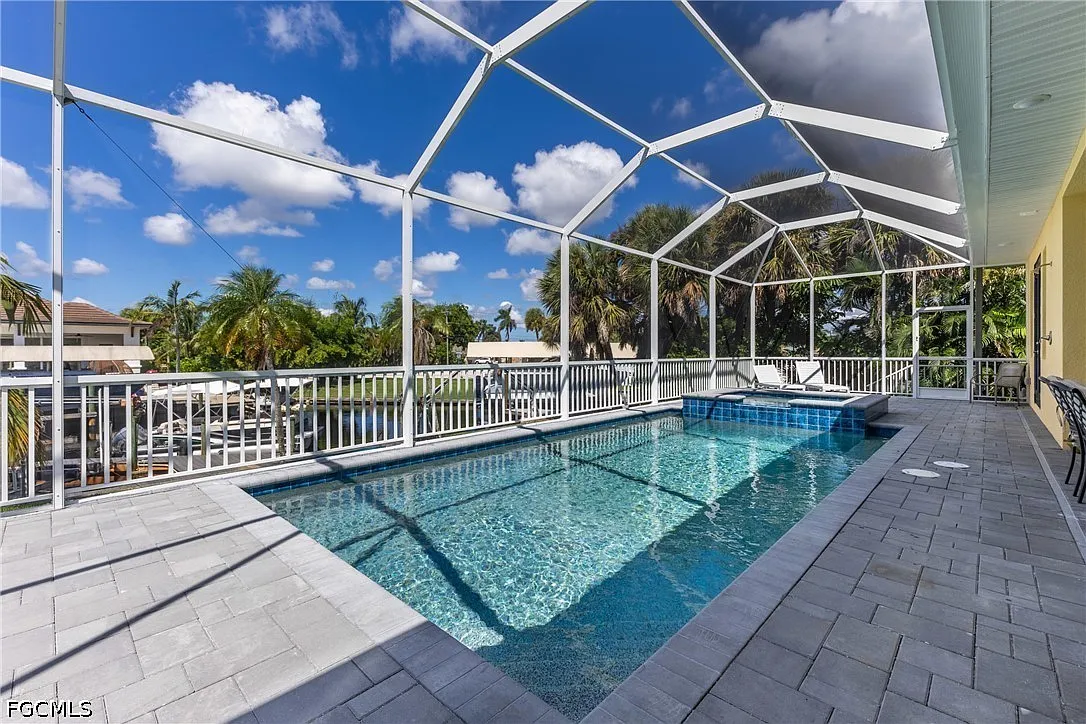 5 bed, 3.0 bath, 1900 sqft, $3,999 — Photo 1