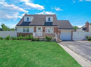 199 Guildford Ct, West Hempstead, NY 11552