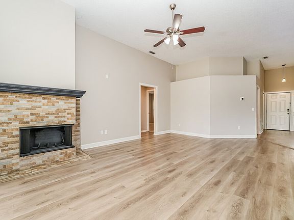 4th image of 10243 Allenwood Dr