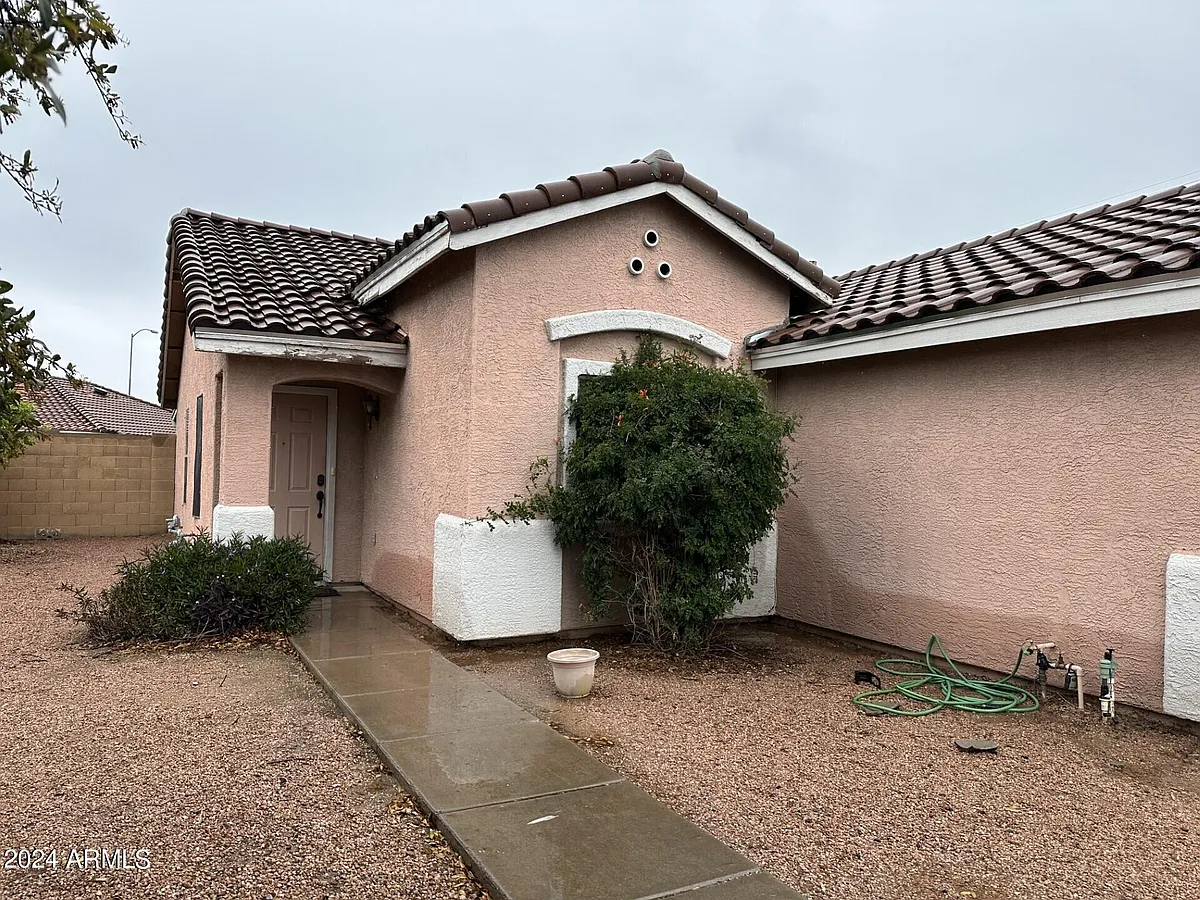 Building Photo - 1006 S Slater Cir