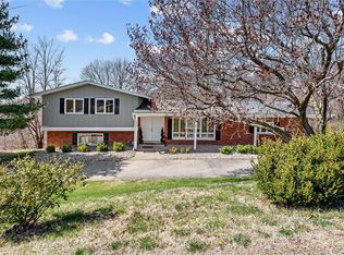 4900 Whitford Dr, Godfrey, IL 62035