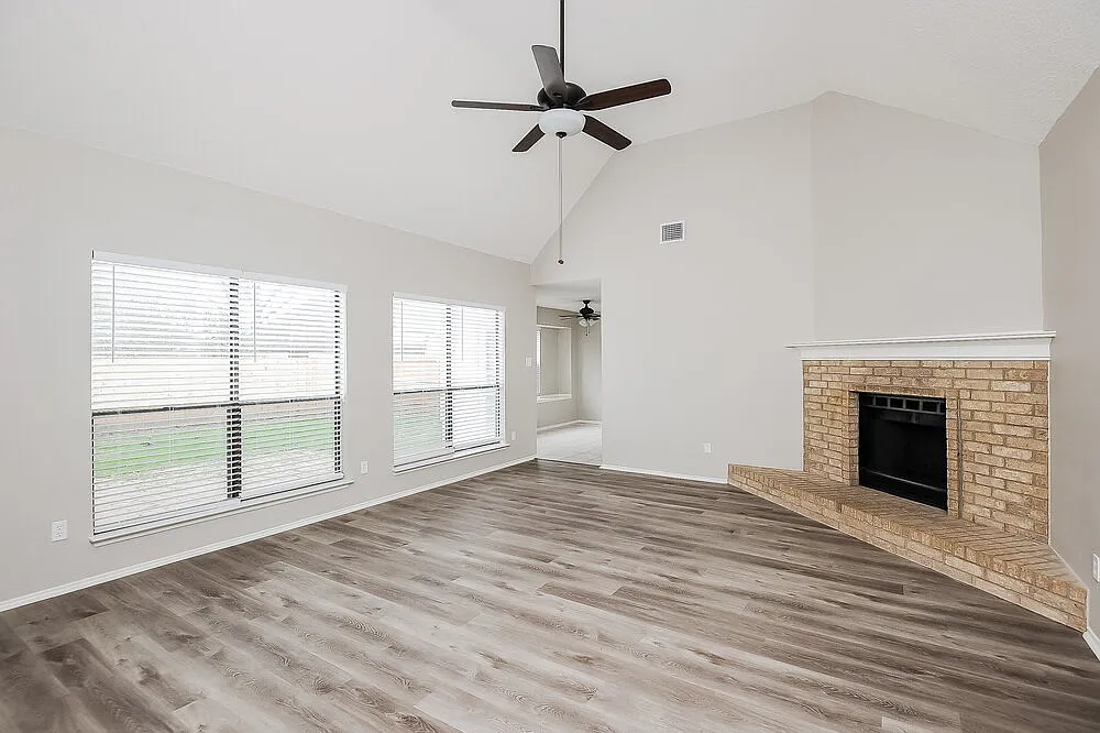 3 bed, 2.0 bath, 1409 sqft, $2,170 — Photo 4