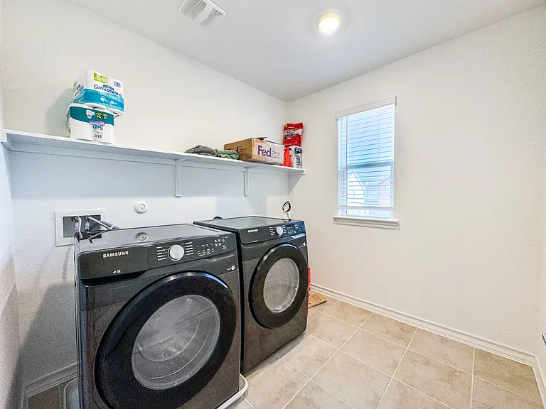 2904 Bronx Dr — Photo 16
