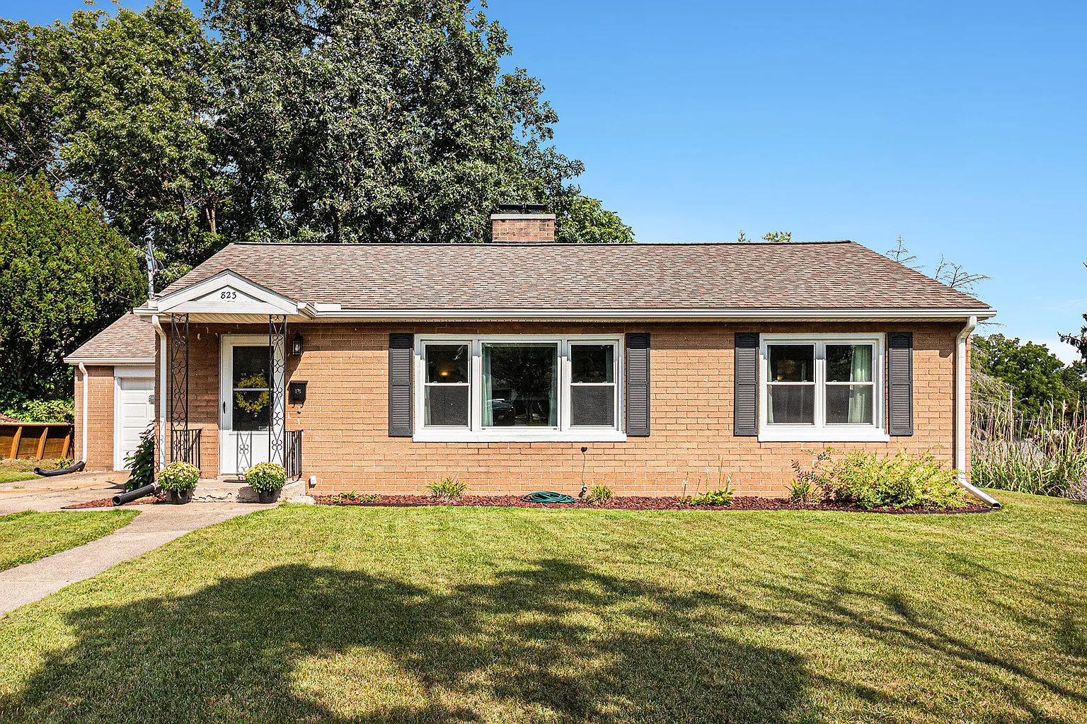 823 Loomis St photo 1
