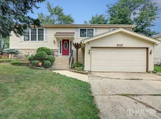 532 Cottonwood Cir, Bolingbrook, IL 60440