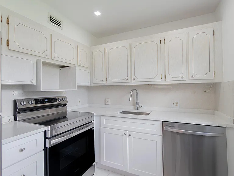 351 Mansfield Dr #351 — Photo 11