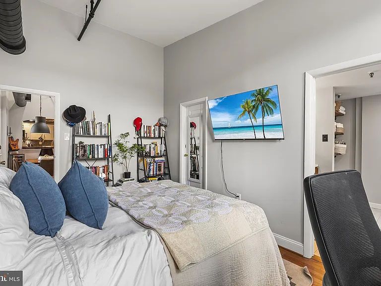 205 N 4th St #11-F5 — Photo 26