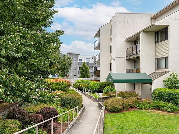 3rd image of 2757 Quadra St #104