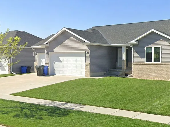 9320 Berg Dr, Lincoln, NE 68505