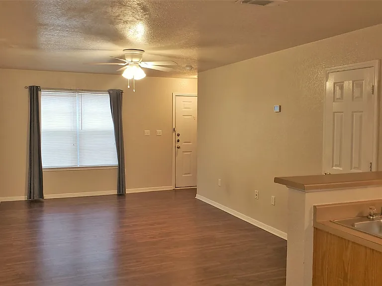 811B Industrial Ave — Photo 3