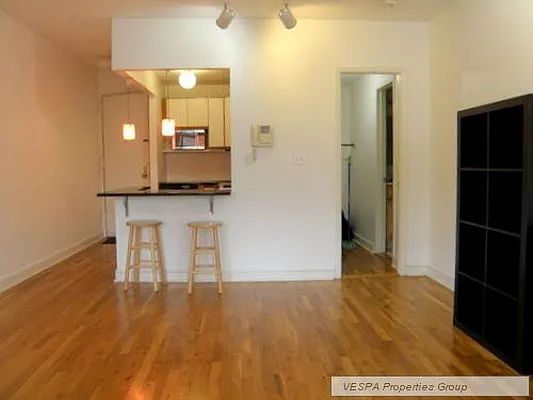 Rented by Vespa Properties Group | media 22