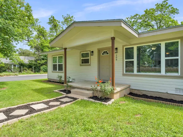 209 E Live Oak St, Burnet, TX 78611