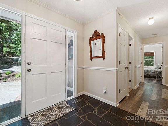5th image of 7989 Redbird Ln