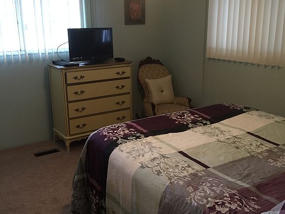 3rd image of 6633 New England Dr