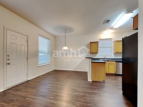 4th image of 1017 Urban Dr