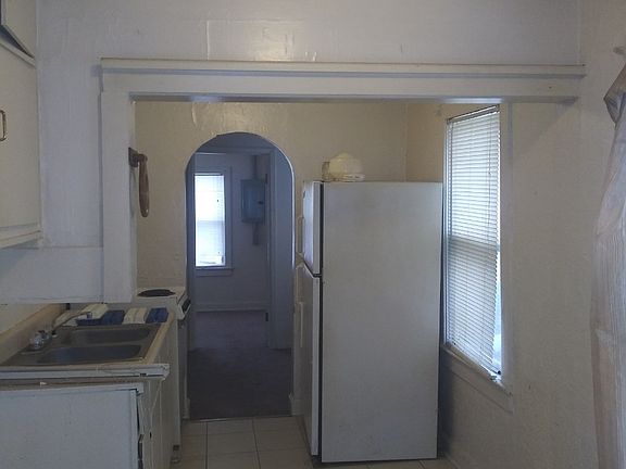 2nd image of 1009 S Pope Ave