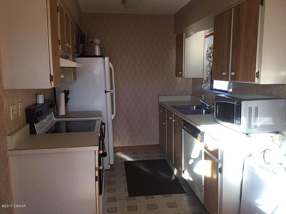 2nd image of 840 Center Ave #620