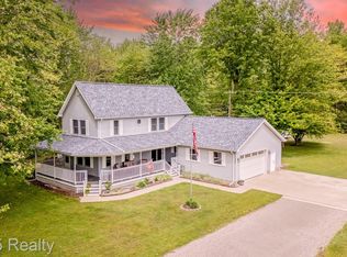 1400 Oakville Waltz Rd, New Boston, MI 48164