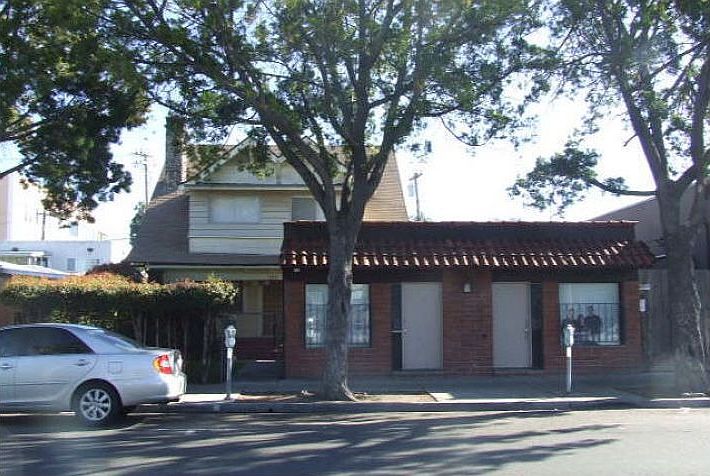 House with office in front