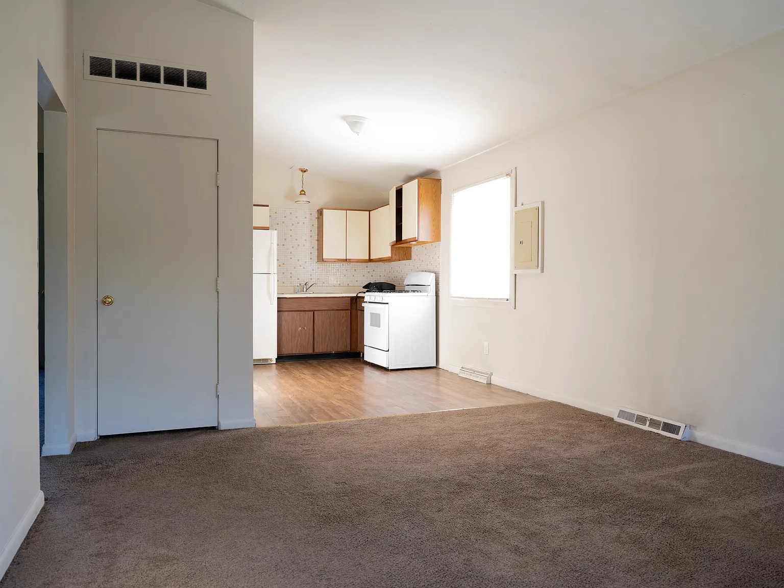 2 bed, 800 sqft, $1,025 — Photo 2