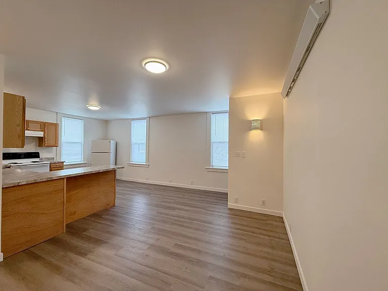 315 E Laurel St — Photo 13