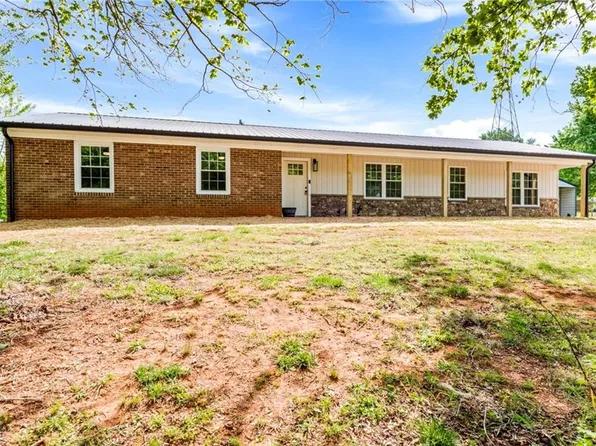 2401 White Horn Dr, Kernersville, NC 27284