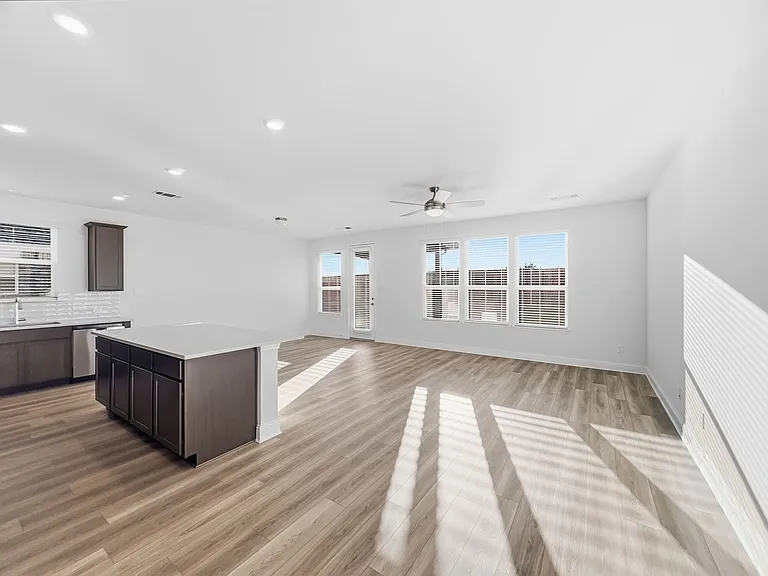 622 Saxony Dr — Photo 16