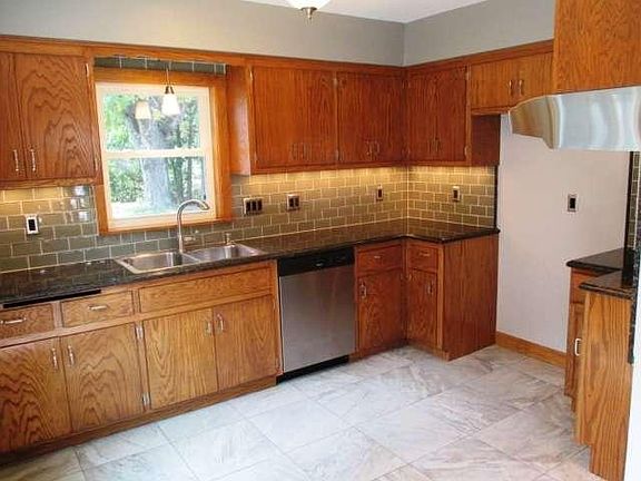 2nd image of W165N8623 Dardis Ave