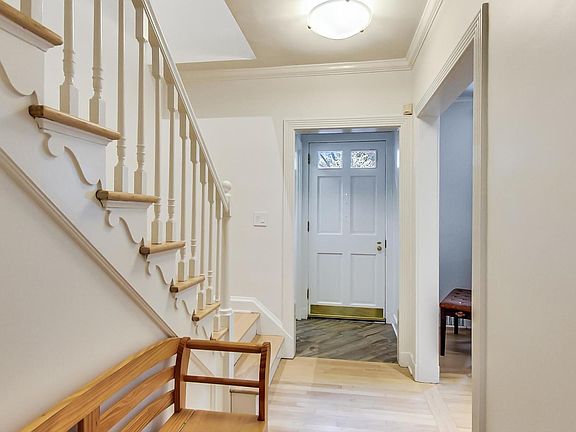 3rd image of 2144 Thornwood Ave