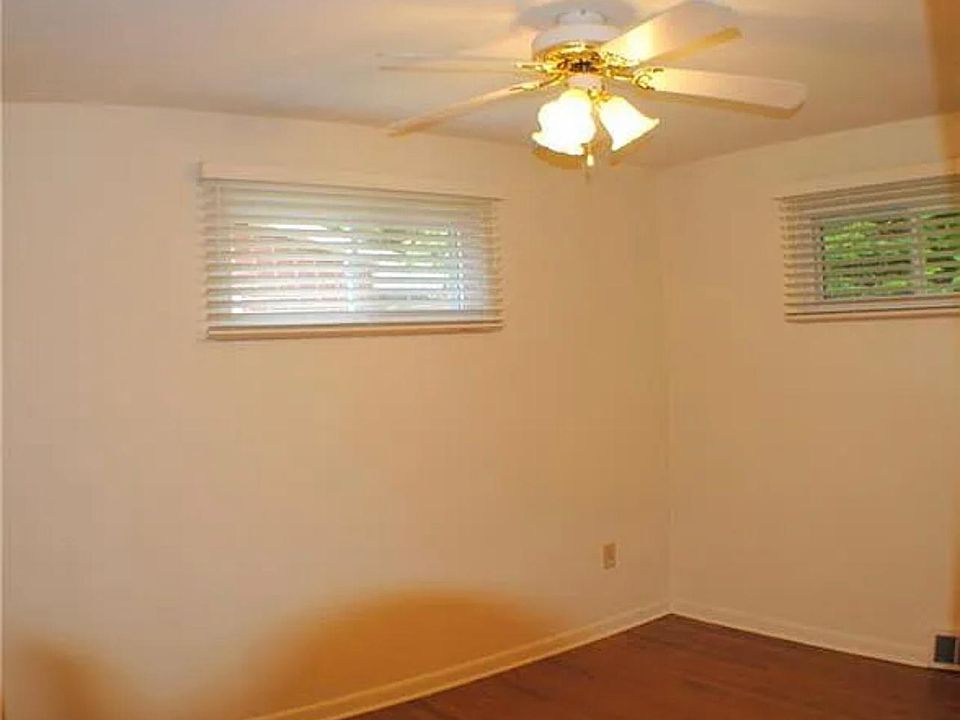 1st image of 61 Barry Ct