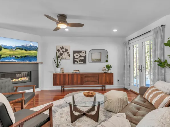 6076 Newton Rd, Orchard Park, NY 14127