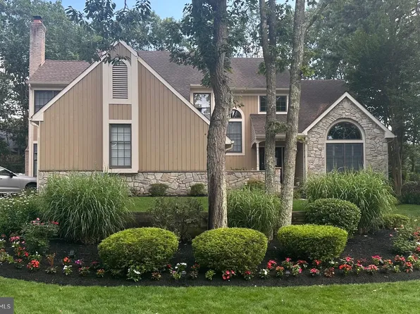 130 Forrest Hills Dr, Voorhees, NJ 08043
