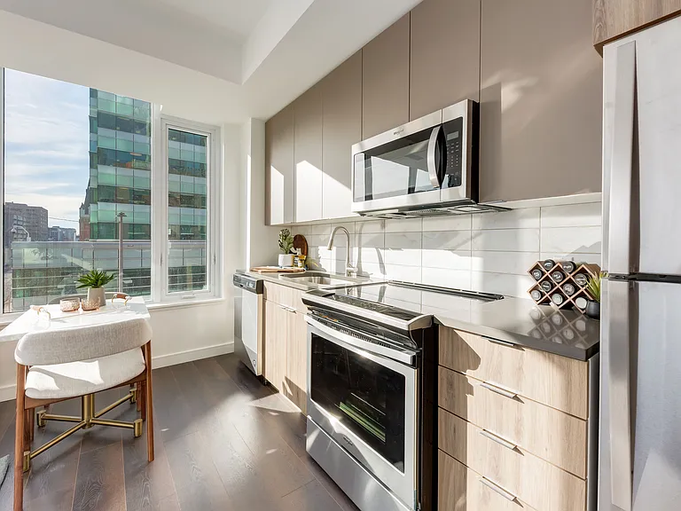 510 12th Ave SW — Photo 34
