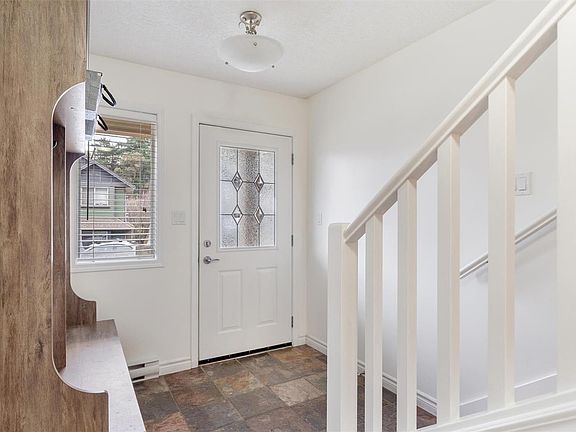 4th image of 609 Kingsview Rdg