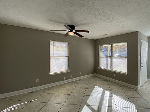 4th image of 325 Clint Rd #A