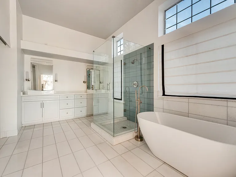 2049 Cannes Dr — Photo 7