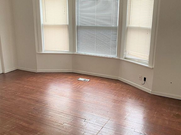3rd image of 917 W 42nd St APT 1