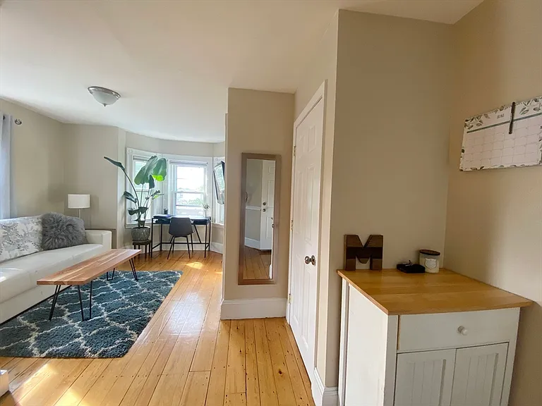 643 Saratoga St #3 — Photo 5