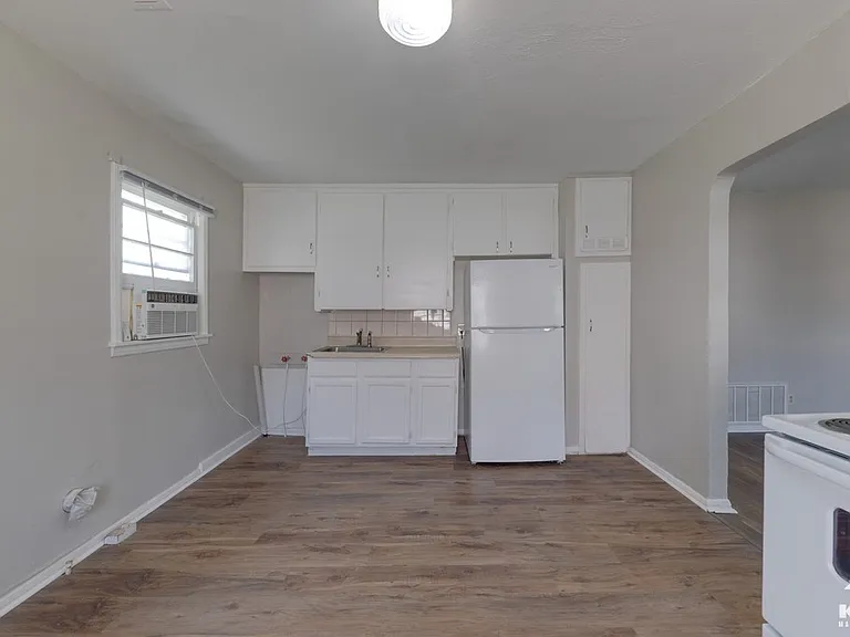 1848 N Green St — Photo 6